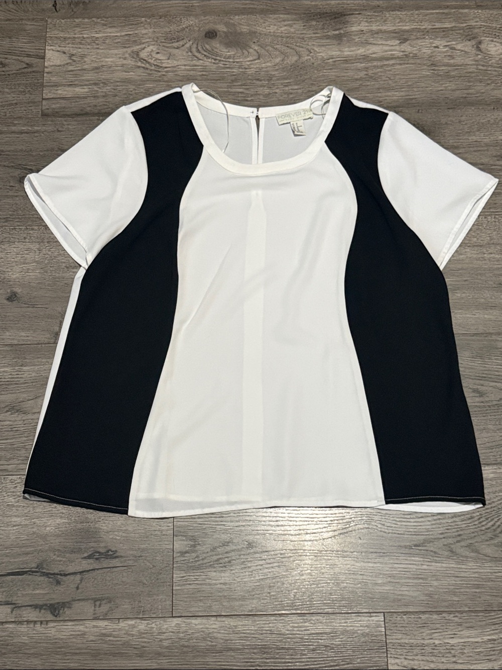 Forever 21 plus Color Block Short Sleeve Top White & Black Size 1X